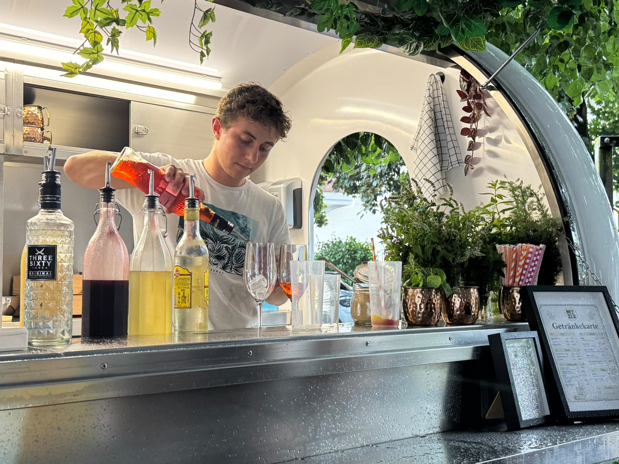 Aperol wird eingeschenkt